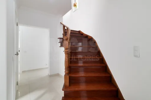 Moradia Isolada T4 Renovada — Abuxarda / Alvide, Cascais