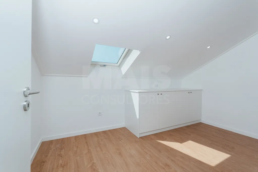 Moradia T4 Totalmente Remodelada com Logradouro em Coruche