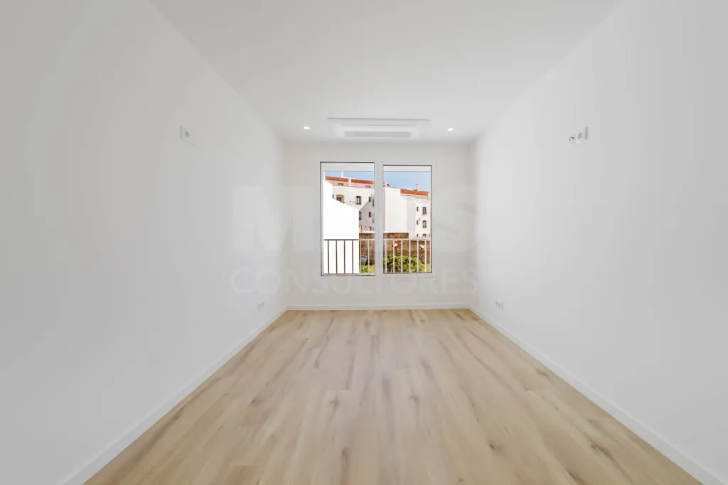 Apartamento T2 com 2 lugares de garagem