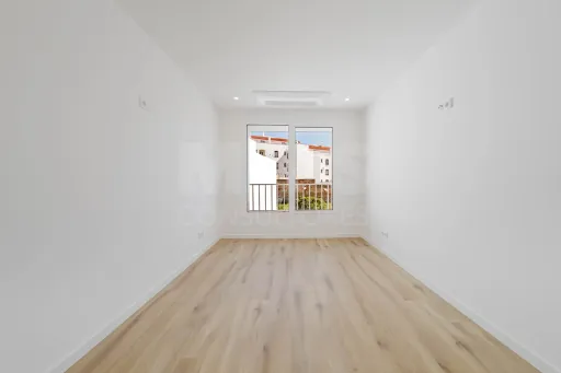 Apartamento T2 com 2 lugares de garagem