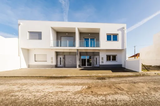 Moradia T3+1 Garagem, Logradouro e Vista Mar