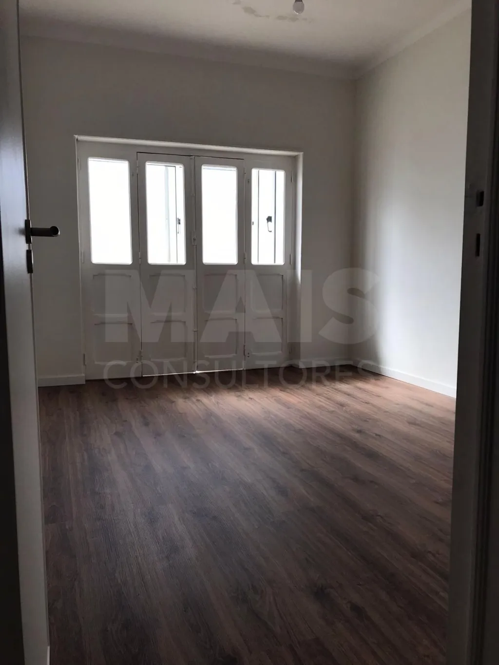 Apartamento T1 remodelado no Barreiro, junto aos barcos