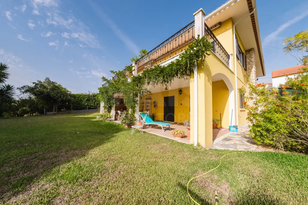 Propriedade única, a apenas 2 km de Alcobaça, com mais de 30.000 m² de terreno