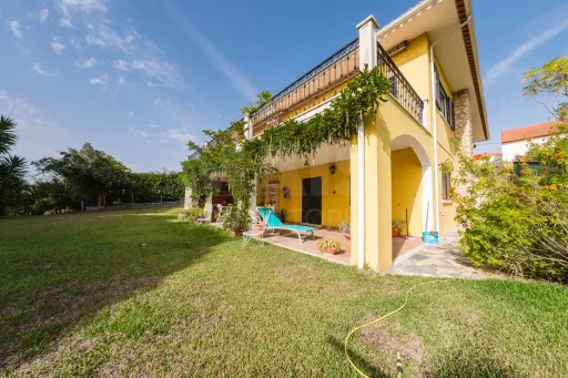 Propriedade única, a apenas 2 km de Alcobaça, com mais de 30.000 m² de terreno