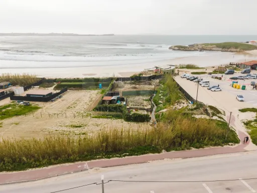 Terreno de 1980 m2 ao lado da praia.