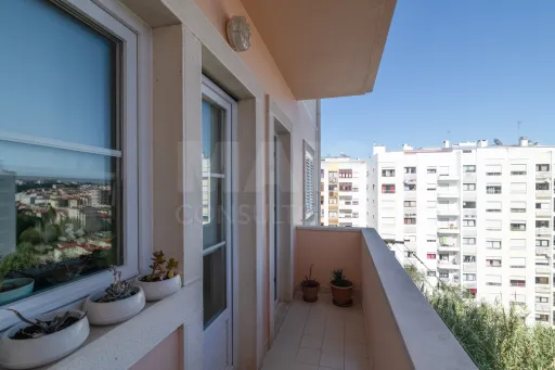 Andar de Moradia T4 com Terraço em Agualva-Cacém