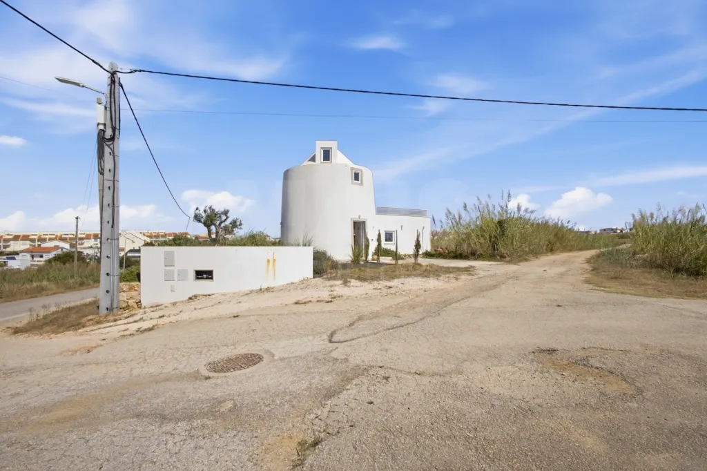 Moinho com 340m2 de terreno vista mar em São Bernardino