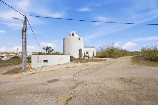 Moinho com 340m2 de terreno vista mar em São Bernardino