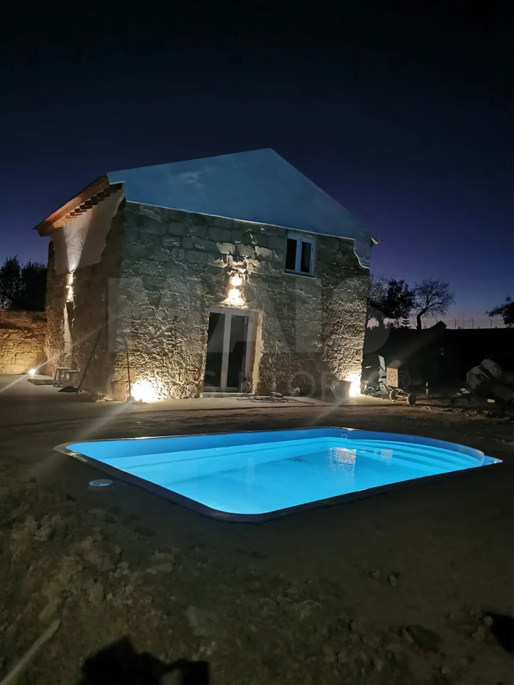 2 bedroom villa + annex with 1 bedroom, patio and pool!