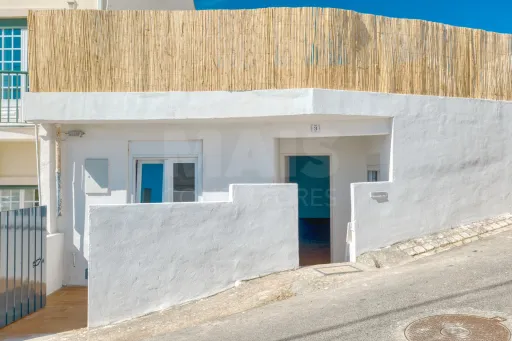 Renovated Single-Storey House - With Two Magnificent Outdoor Spaces