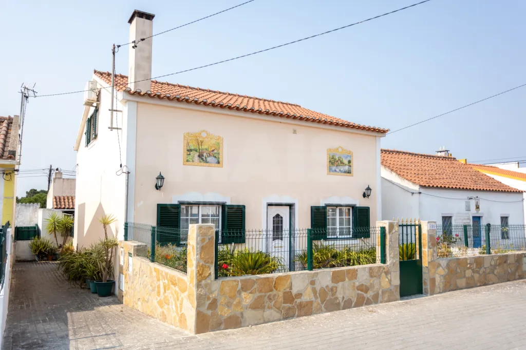 Moradia T3 isolada com Garagem na Branca