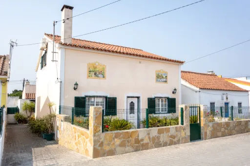 Moradia T3 isolada com Garagem na Branca