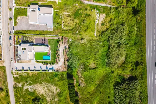 Moradia Contemporânea de Luxo com Vista Barragem, Piscina e 3.000m² Urbanos | Peniche