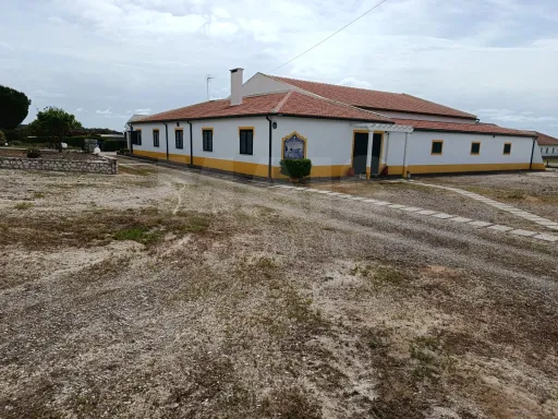 Propriedade com Piscina e Instalações Equestres – Um Refúgio Tranquilo com Potencial de Expansão