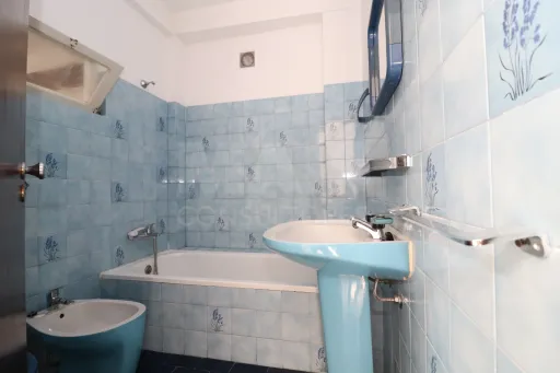 2-Bedroom Ground-Floor Apartment with Patio in Porto Alto