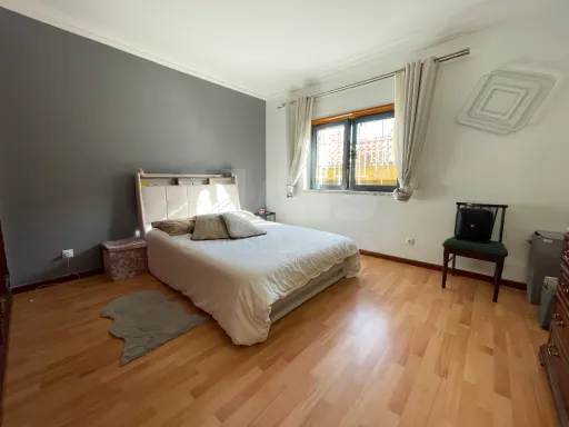 Moradia T4 em Alcabideche, Cascais – Conforto, Sustentabilidade e Espaço