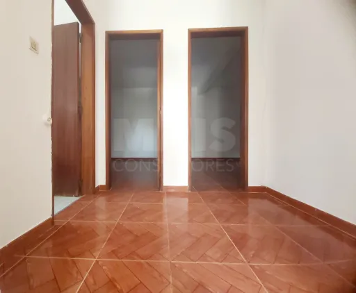 Moradia Bi Familiar inserida num lote de Terreno 1785 m2 em Canha