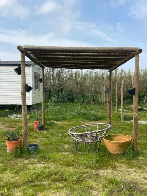 Terreno rústico com infraestrutura e 2 casas pré-fabricadas| 2 acessos | 500m da Praia da Almagreira