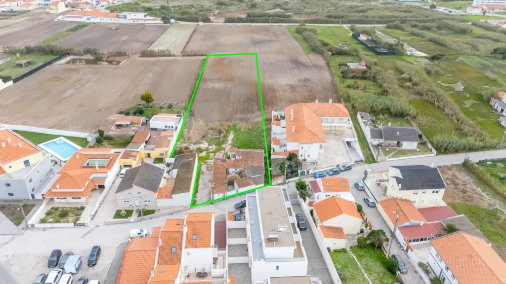 Terreno para Construção a poucos metros da Praia do Baleal