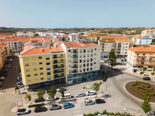 Spacious 3-Bedroom Apartment in Downtown Lourinhã with a Balcony and Terraces
