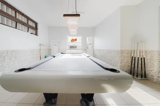 Prédio no centro de Peniche – com comércio e habitação, vista mar