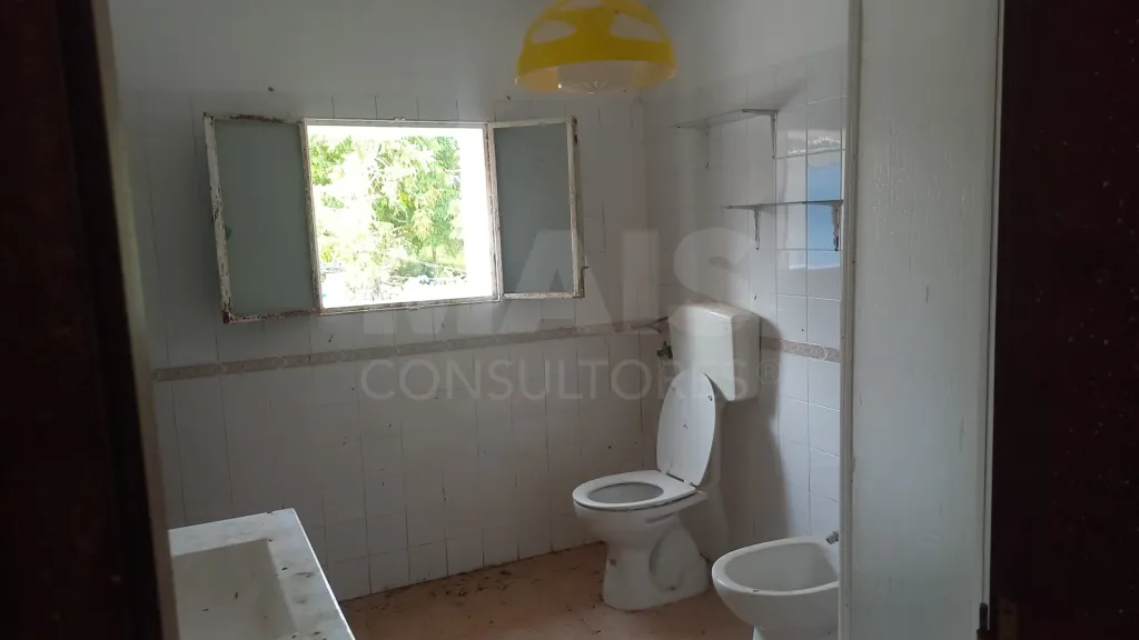 Moradia T2 para remodelar a 50 minutos de Lisboa