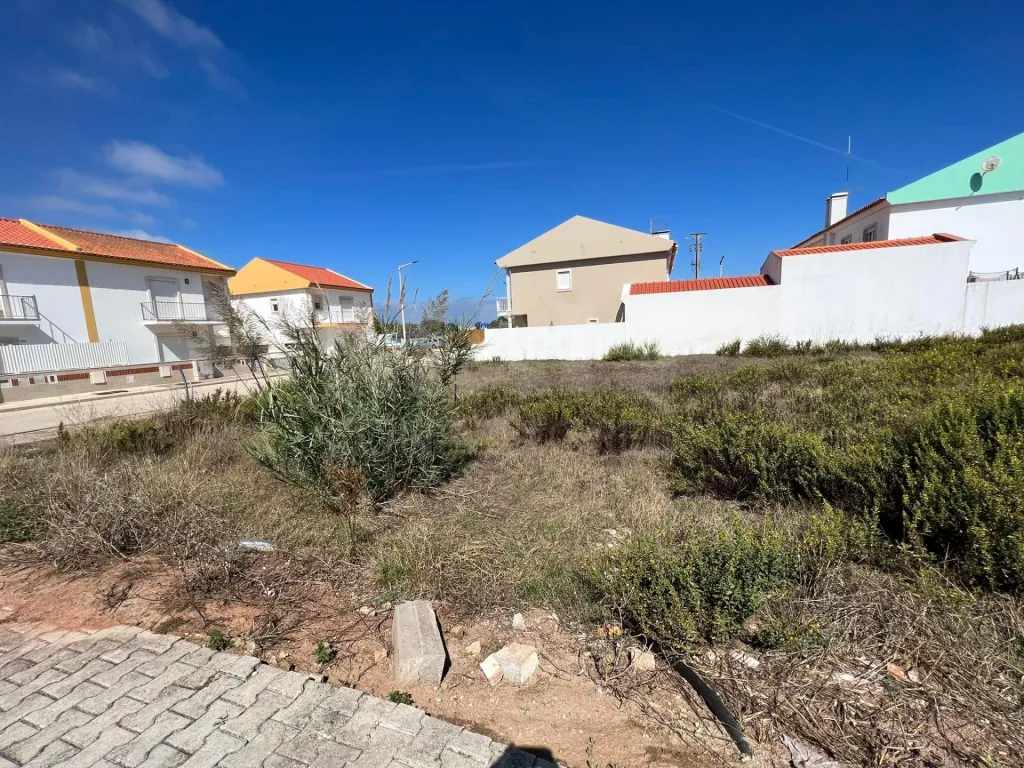Lote de terreno para construção em Atouguia da Baleia