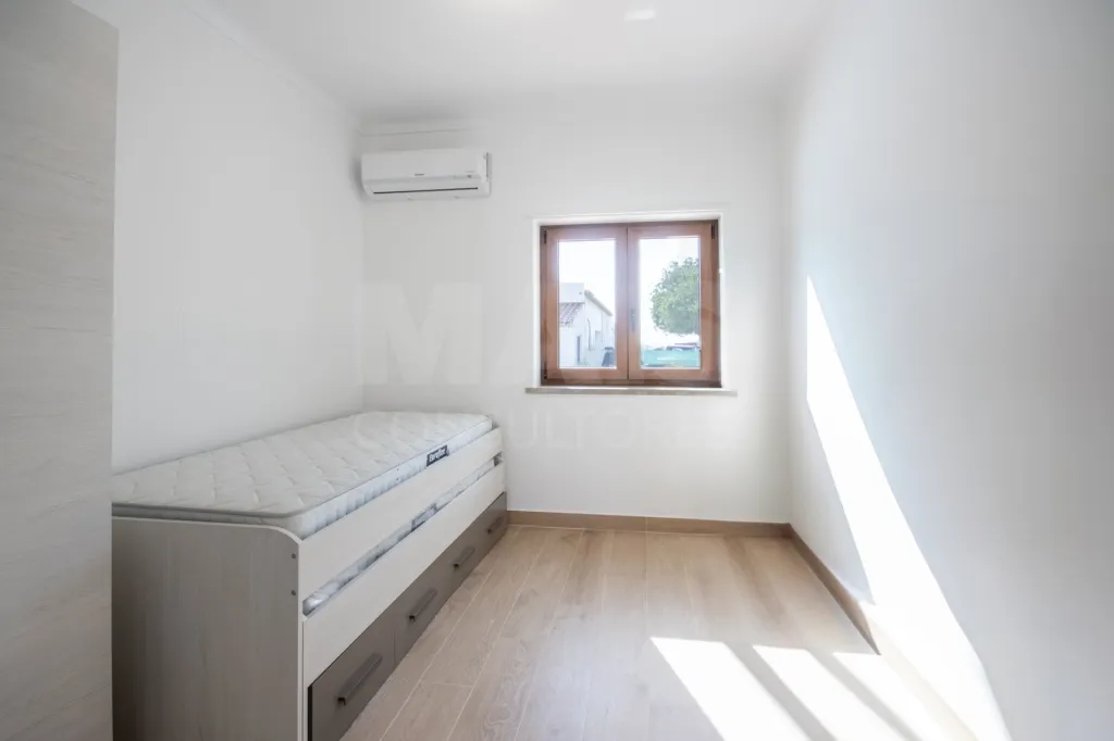 Moradia T3+2 com piscina e jardim a 8km de Caldas da Rainha