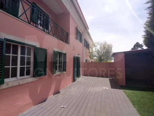 Moradia em Albarraque – A Oportunidade de Criar a Casa dos Seus Sonhos!
