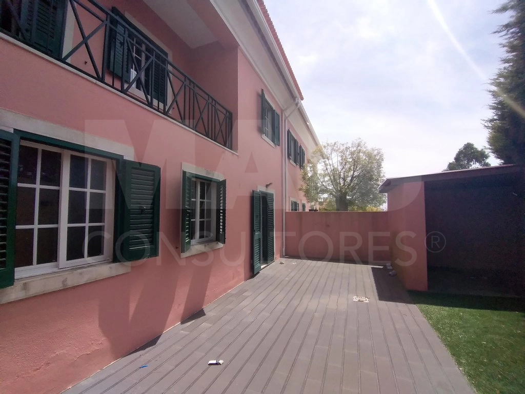 Moradia em Albarraque – A Oportunidade de Criar a Casa dos Seus Sonhos!