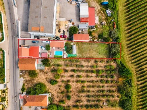 Moradia T2 com anexo T1, piscina e terreno de 1.000 m², em Torres Vedras