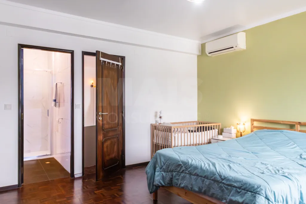 T2+2 Duplex com garagem, terraços e vista desafogada | Avenal – Caldas da Rainha