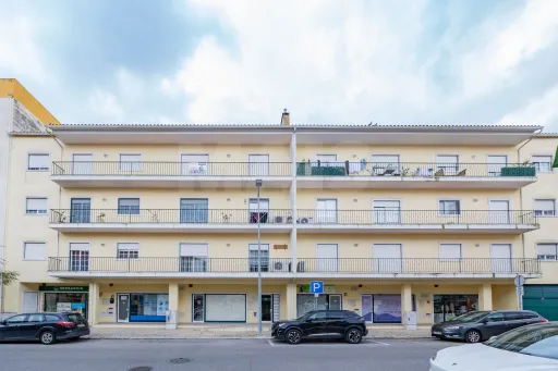 Apartamento T2 em Salvaterra de Magos com elevador, parqueamento e arrecadação