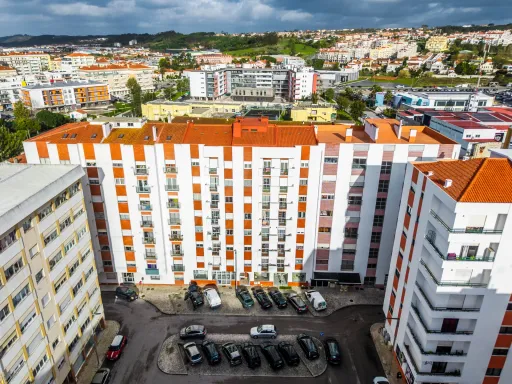 Apartamento T4 no centro das Caldas da Rainha