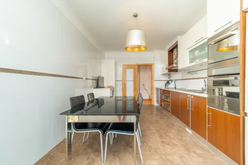 Apartamento T3 com parqueamento na Urbanização das Oliveirinhas em Samora Correia