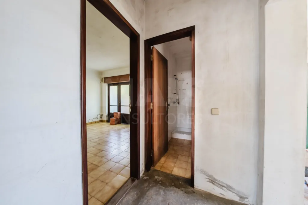 Moradia Isolada com Terreno de 9.840 m² em Barreiras – Cadaval