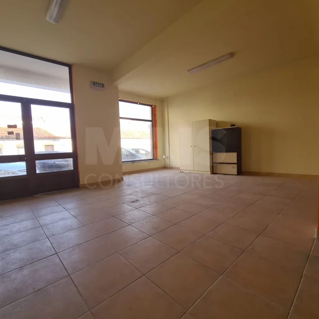 🏠 Loja para Transformação em Apartamento T3+1