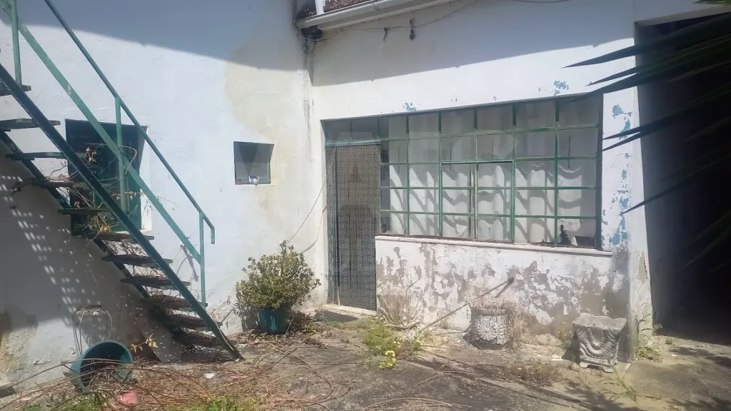 Moradia T2+1 para Remodelar com 676 m² de Terreno | Vila Chã de Ourique