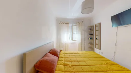 Apartamento T2 com parqueamento no Carregado