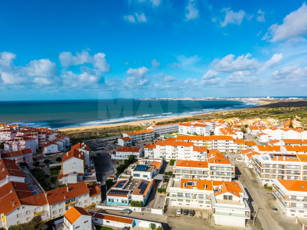 Café, Bar, Restaurante com 2 Salas e esplanada, a 50m da Praia!