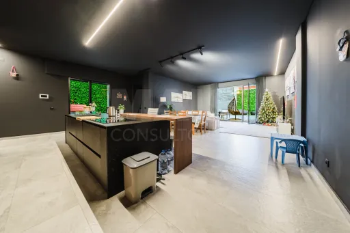 LUXURY 2 bedroom apartment with private pool in the heart of Lourinhã