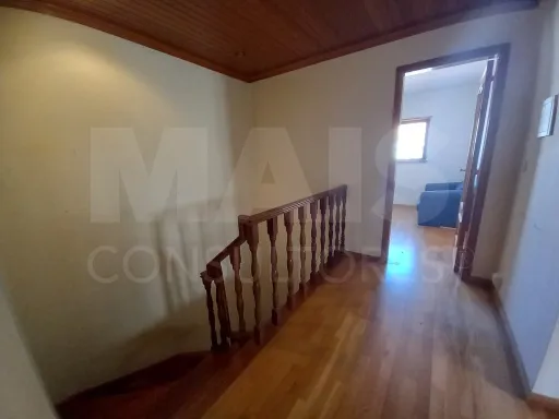 Moradia de 5 Assoalhadas em Ribamar C/ lote de 300m2 e Sótão amplo