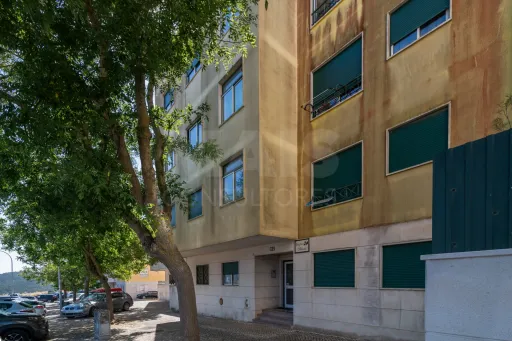 Excellent 2-bedr. apartment in quiet, upmarket area