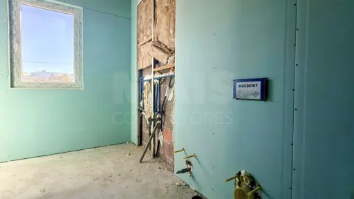 Moradia Térrea T4 com Suite Master, Piscina de Água Salgada, Garagem e Acabamentos Premium !