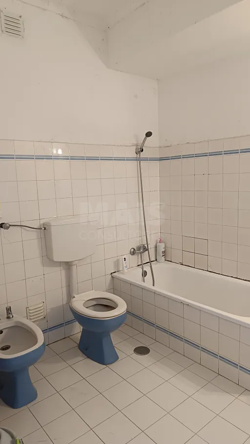2-Bedroom Apartment in Seixal with Two Elevators