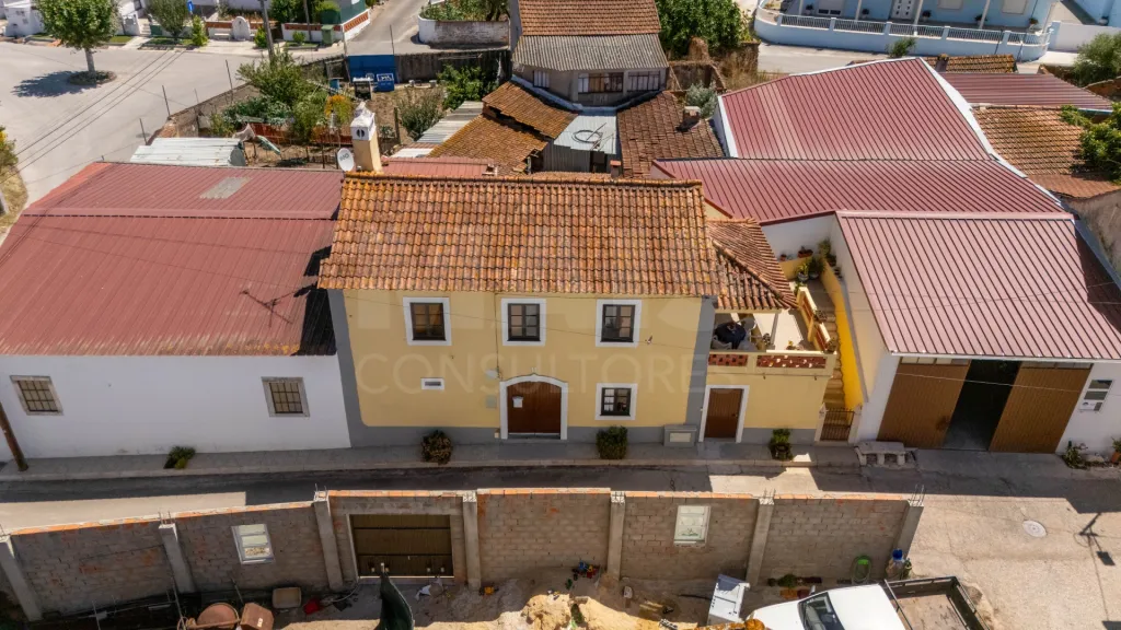 Moradia T2 + 1 com armazém de 138m²