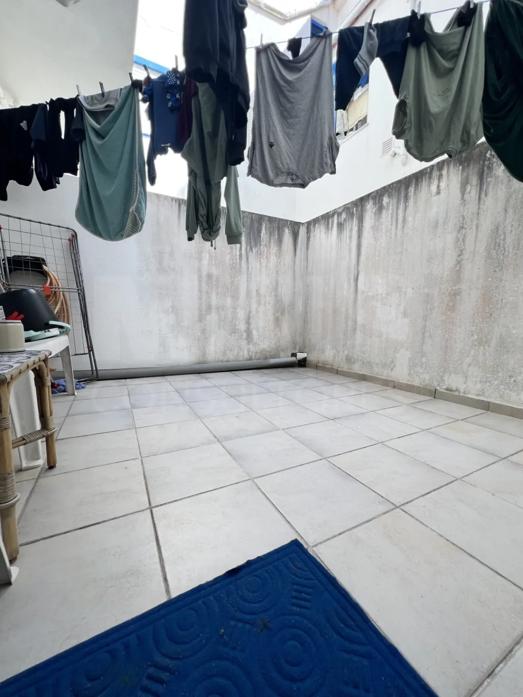 One-bedroom apartment in Peniche, fully furnished and with private backyard.