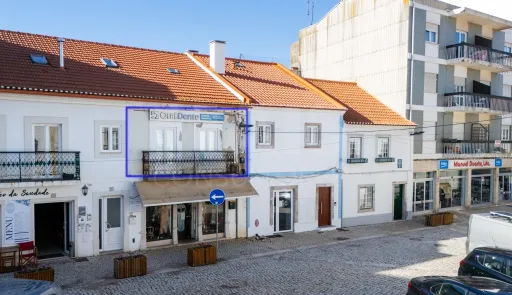 Oportunidade Única no Coração de Peniche — 124 m² com Potencial para Habitação