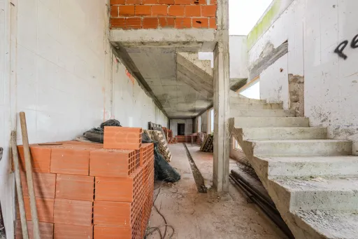 Unidade com Licença Industrial + Projeto Prévio para Hospedagem | 5.390 m² | Ferrel