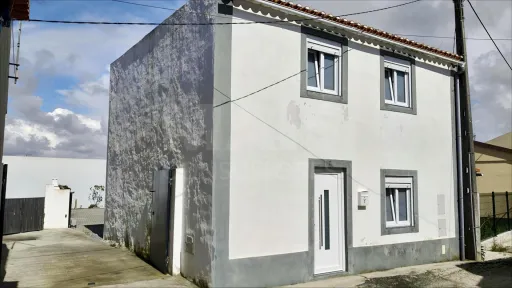 MORADIA T3 Remodelada, Mobilada c/ Suite Master, Terraço, Garagem, Vista Serra, Perto das Praias!